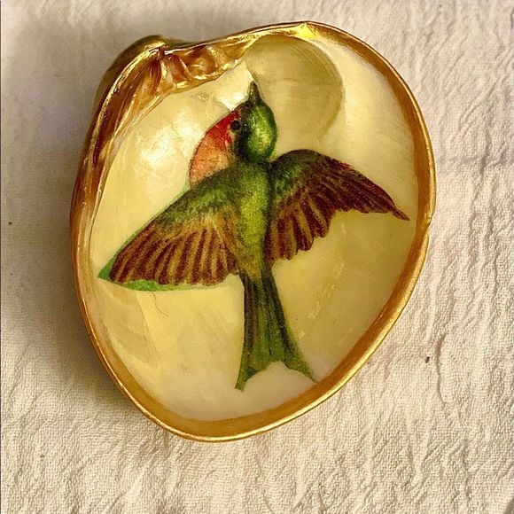 Clam Shell | Handmade | 4” Clam Shell | Swallow Bird - Picture 3 of 3